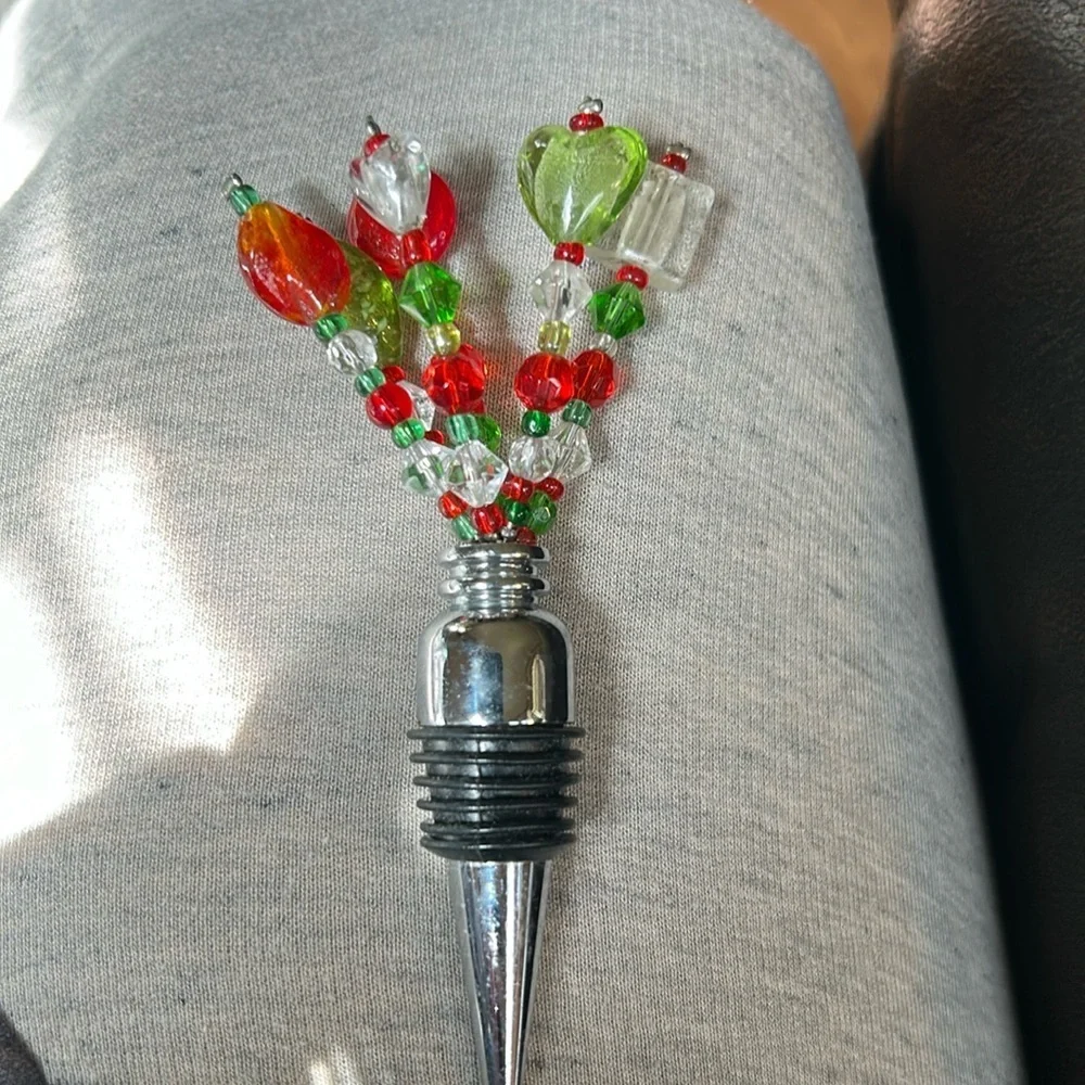wine bottle stopper, glass beads, festive & colorful fun !